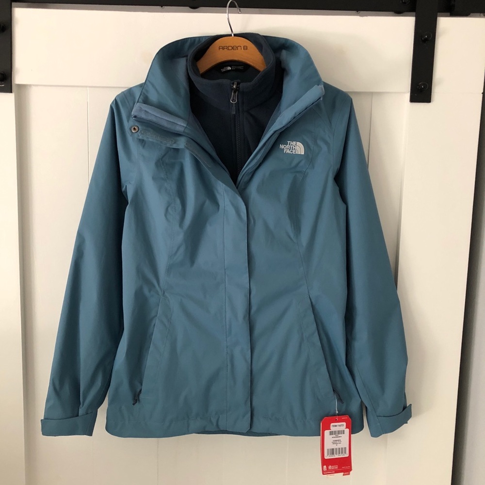 NEW WOMENS North face evolve II jacket!